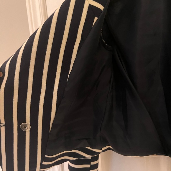 Blazer - Picture 3 of 6